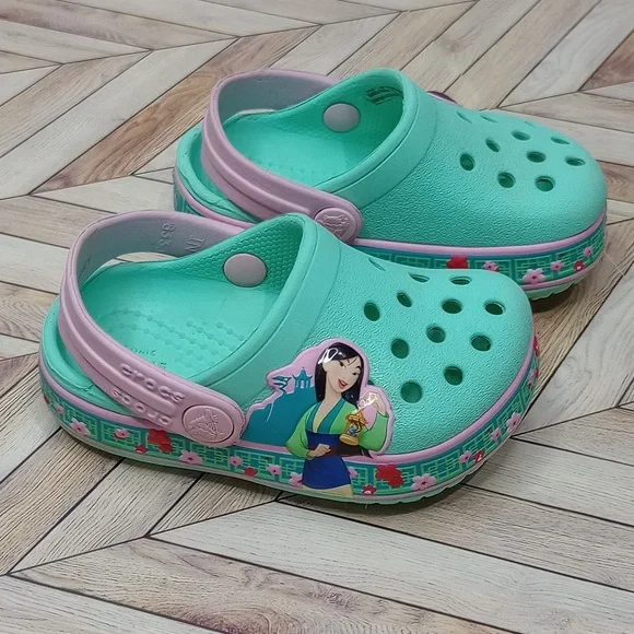 Crocs mulan sales
